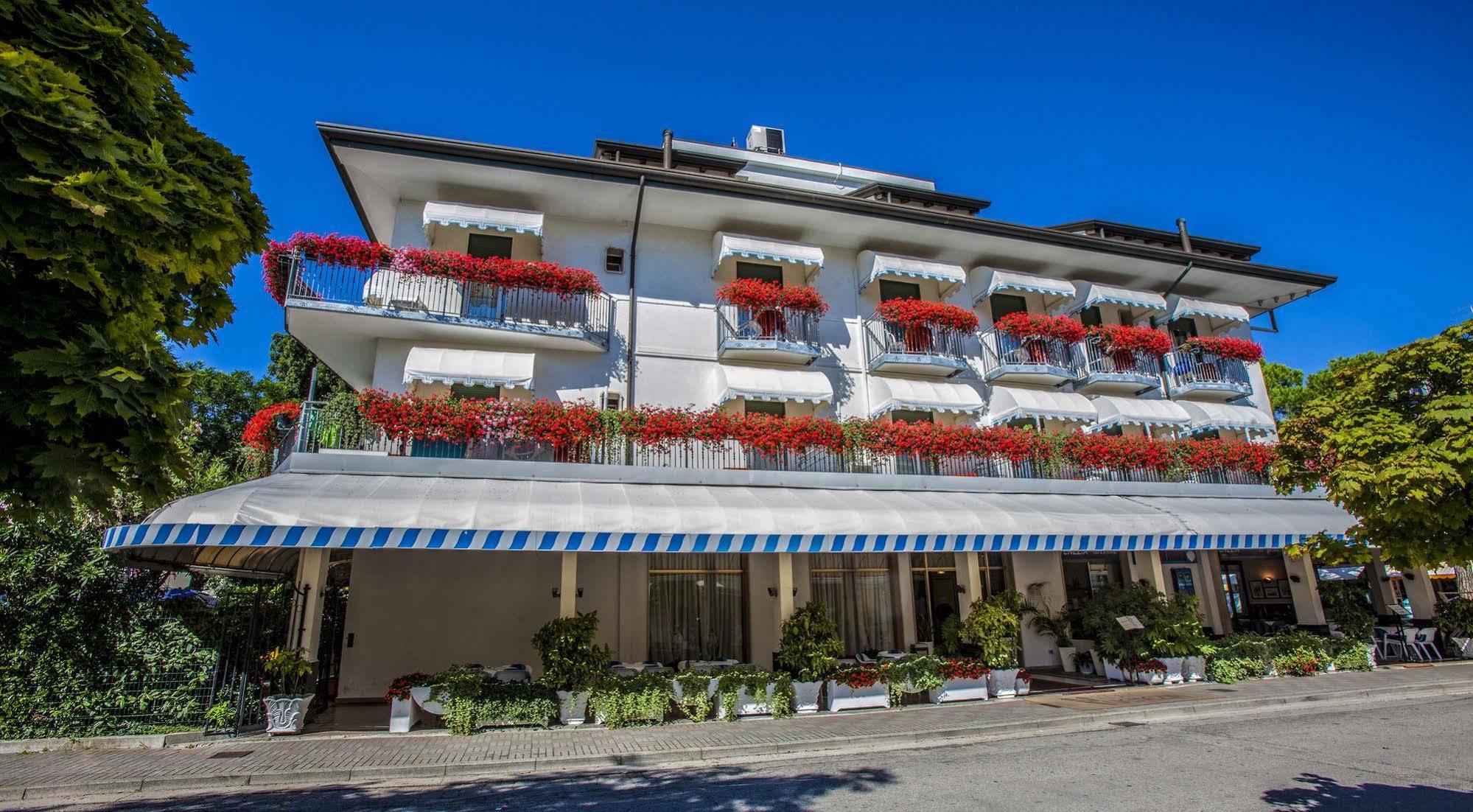 Hotel Venezia E La Villetta リド・ディ・イエゾロ エクステリア 写真